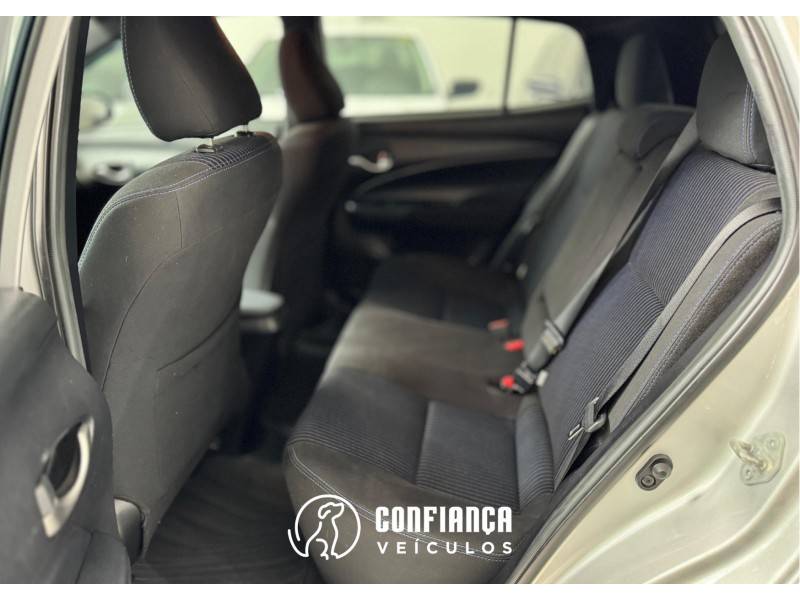 TOYOTA - YARIS - 2020/2021 - Prata - R$ 84.900,00