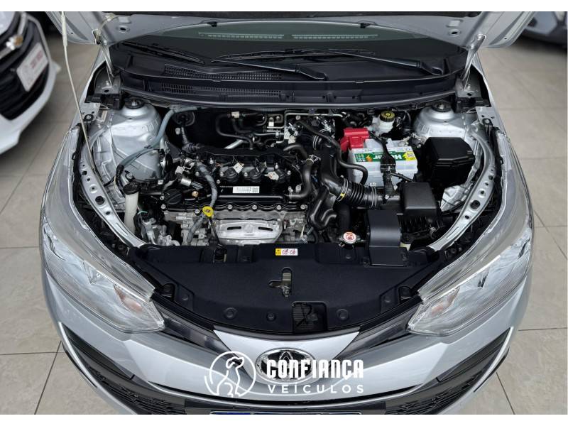 TOYOTA - YARIS - 2020/2021 - Prata - R$ 84.900,00
