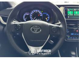 TOYOTA - YARIS - 2021/2022 - Preta - R$ 84.900,00