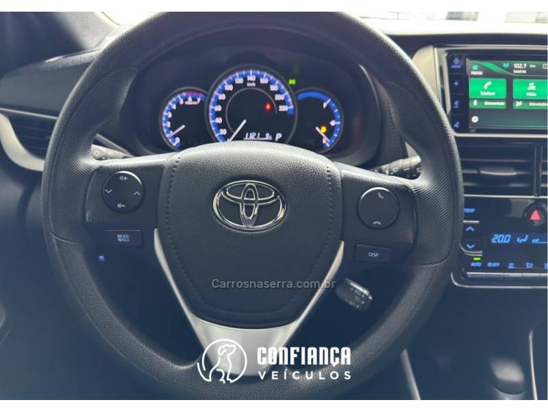 TOYOTA - YARIS - 2021/2022 - Preta - R$ 84.900,00