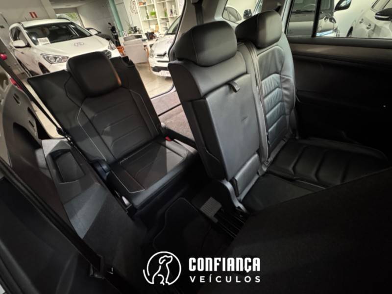 VOLKSWAGEN - TIGUAN - 2018/2019 - Branca - R$ 119.900,00