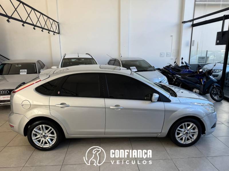 FORD - FOCUS - 2009/2009 - Prata - R$ 38.900,00