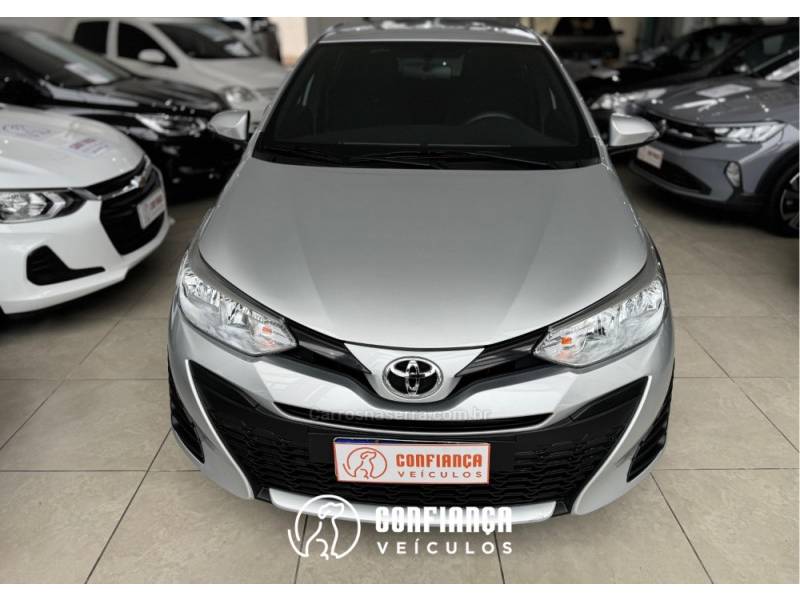 TOYOTA - YARIS - 2021/2022 - Preta - R$ 84.900,00