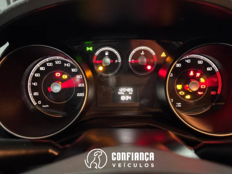 FIAT - PUNTO - 2014/2015 - Vermelha - R$ 45.500,00