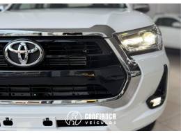 TOYOTA - HILUX - 2024/2024 - Branca - R$ 285.900,00