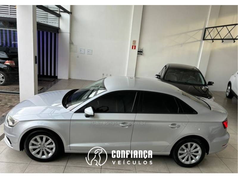 AUDI - A3 - 2014/2014 - Prata - R$ 74.900,00