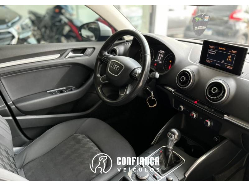 AUDI - A3 - 2014/2014 - Prata - R$ 71.900,00