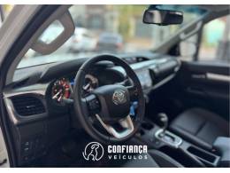 TOYOTA - HILUX - 2024/2024 - Branca - R$ 285.900,00