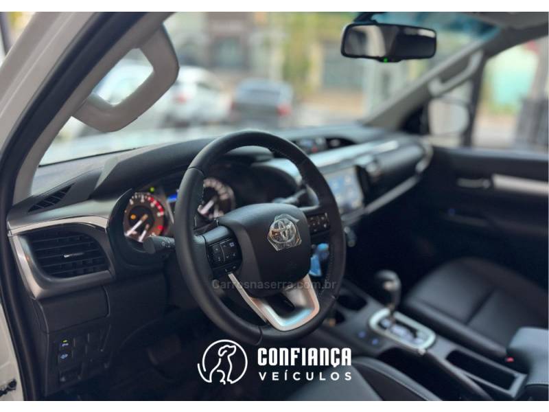 TOYOTA - HILUX - 2024/2024 - Branca - R$ 285.900,00