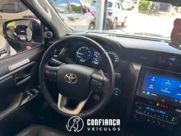 TOYOTA - HILUX SW4 - 2024/2024 - Branca - R$ 342.900,00