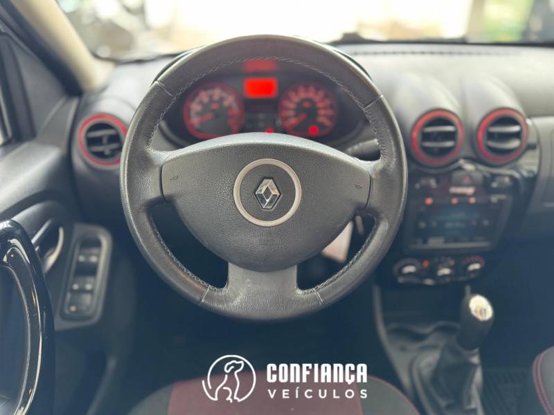 RENAULT - SANDERO - 2013/2014 - Prata - R$ 44.900,00