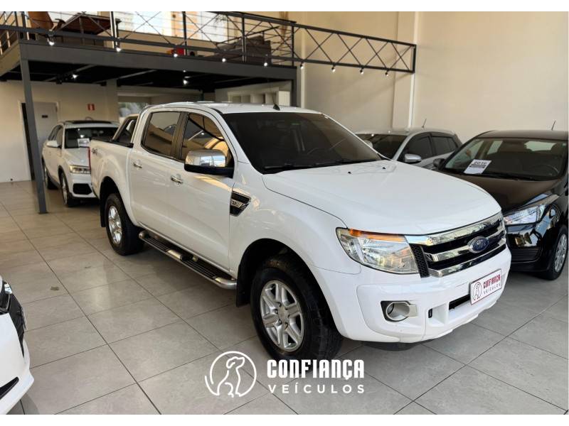 FORD - RANGER - 2012/2013 - Branca - R$ 99.900,00