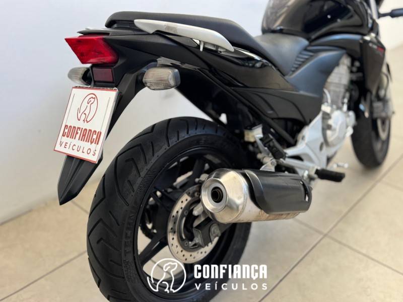 HONDA - CB 300R - 2013/2013 - Preta - R$ 14.500,00