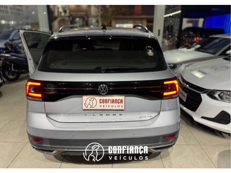 VOLKSWAGEN - T-CROSS - 2021/2021 - Prata - R$ 95.900,00