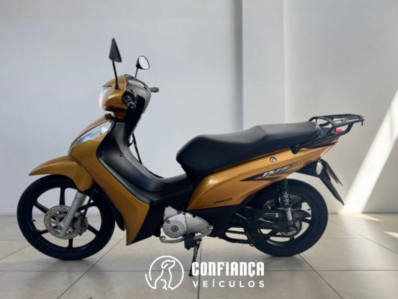HONDA - BIZ 125 - 2011/2011 - Dourada - R$ 11.390,00