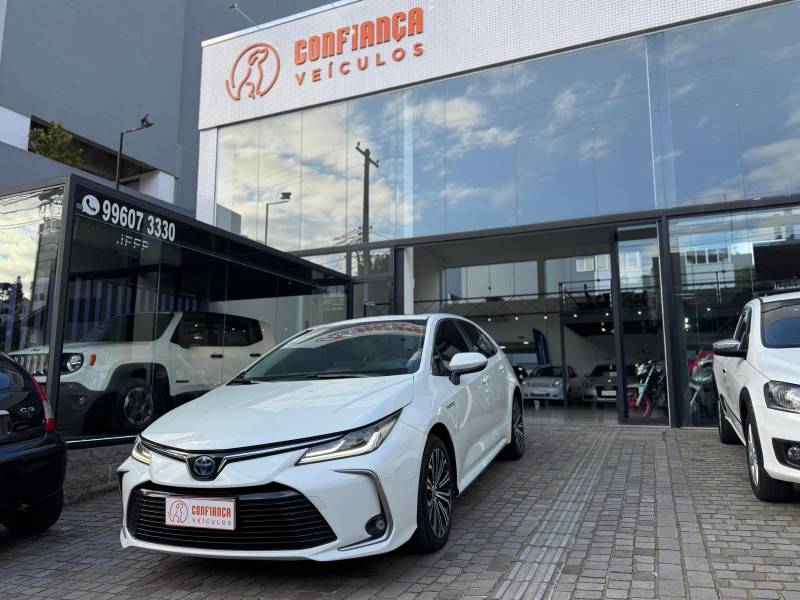 TOYOTA - COROLLA - 2020/2020 - Branca - R$ 132.900,00