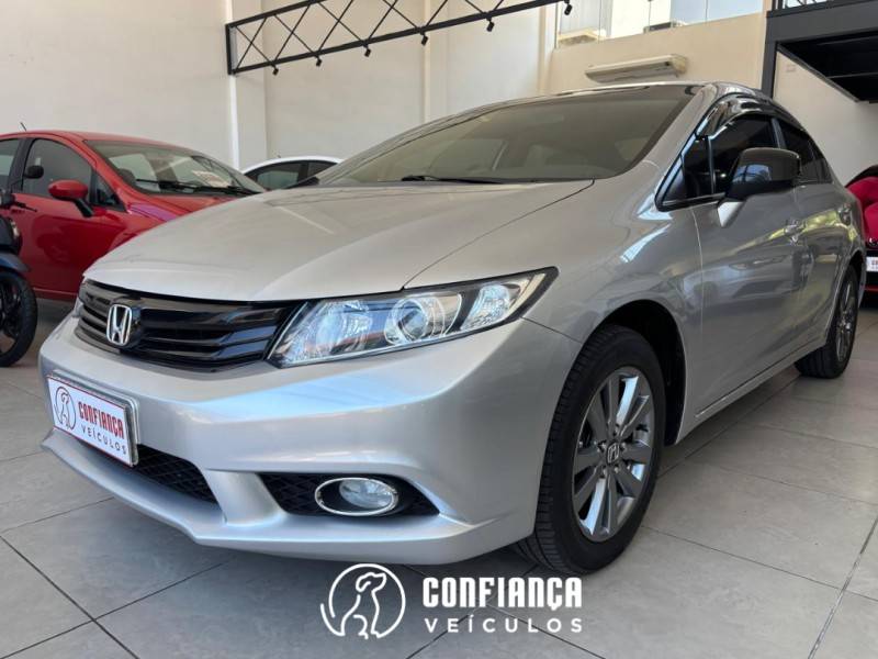 HONDA - CIVIC - 2013/2014 - Prata - R$ 68.900,00