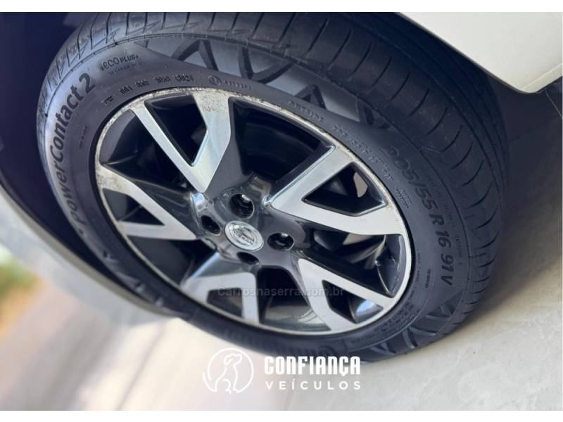 NISSAN - VERSA - 2016/2017 - Branca - R$ 61.900,00