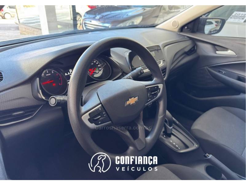 CHEVROLET - ONIX - 2020/2020 - Branca - R$ 65.900,00