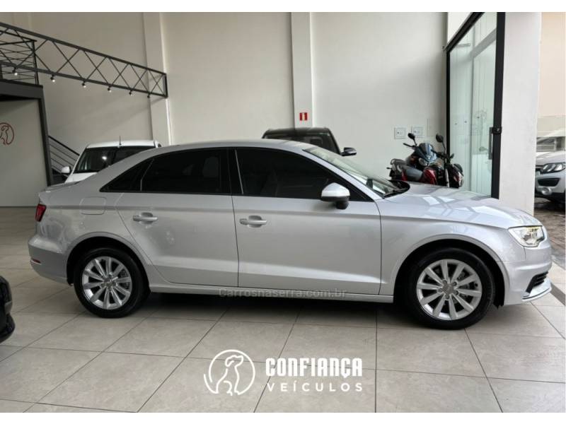 AUDI - A3 - 2014/2014 - Prata - R$ 74.900,00