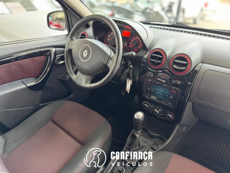 RENAULT - SANDERO - 2013/2014 - Prata - R$ 44.900,00