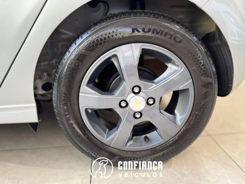 CHEVROLET - ONIX - 2018/2019 - Prata - R$ 62.900,00