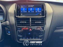 TOYOTA - YARIS - 2022/2023 - Vermelha - R$ 96.900,00