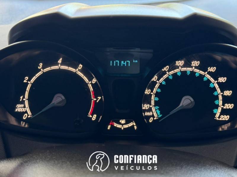 FORD - FIESTA - 2014/2015 - Vermelha - R$ 46.900,00