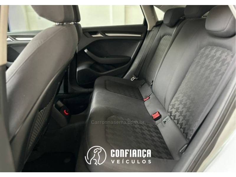 AUDI - A3 - 2014/2014 - Prata - R$ 74.900,00
