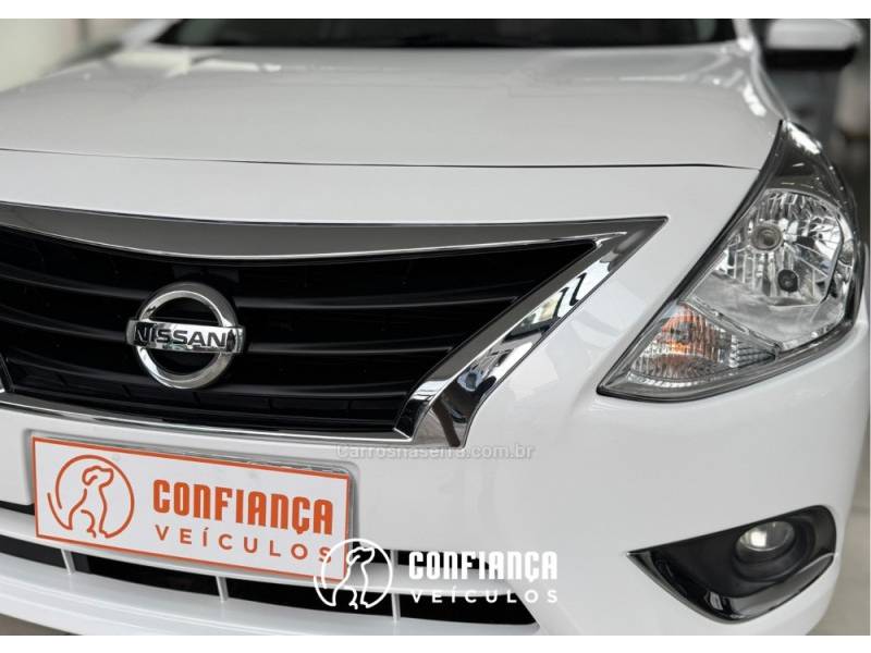 NISSAN - VERSA - 2016/2017 - Branca - R$ 61.900,00