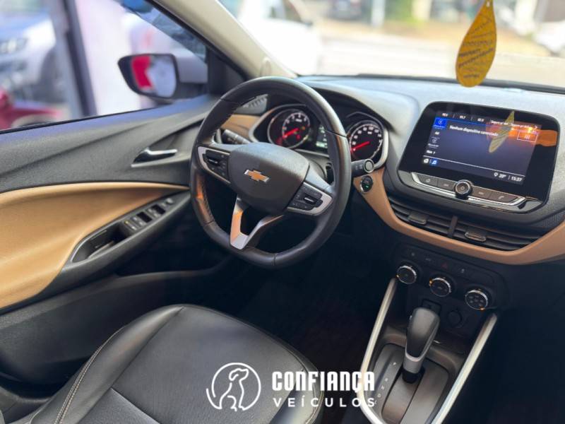 CHEVROLET - ONIX - 2022/2023 - Prata - R$ 87.900,00