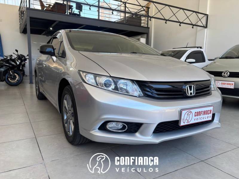 HONDA - CIVIC - 2013/2014 - Prata - R$ 68.900,00