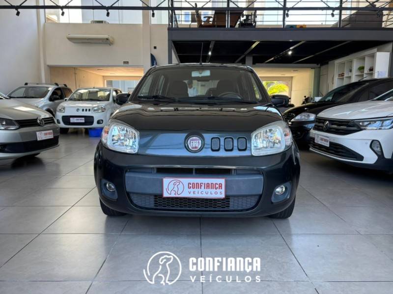 FIAT - UNO - 2012/2013 - Cinza - R$ 37.900,00