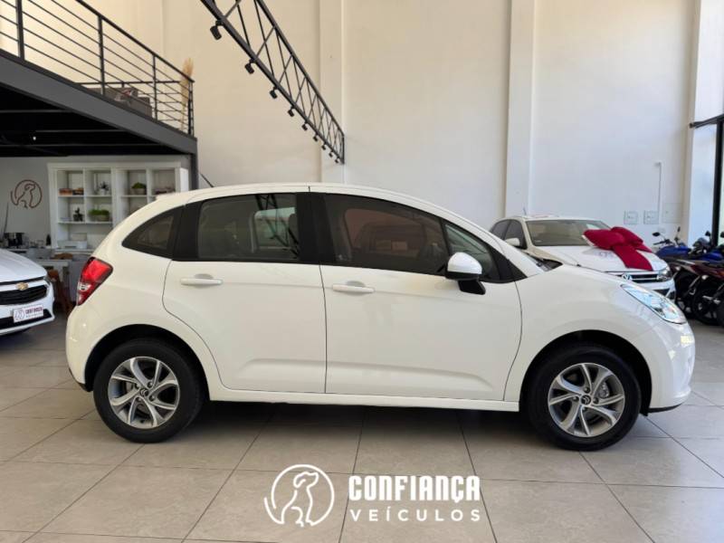CITROËN - C3 - 2014/2015 - Branca - R$ 43.900,00