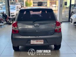 TOYOTA - ETIOS - 2015/2015 - Cinza - R$ 45.900,00