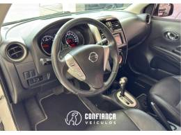 NISSAN - VERSA - 2016/2017 - Branca - R$ 61.900,00