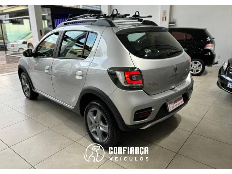 RENAULT - SANDERO - 2018/2019 - Prata - R$ 54.900,00