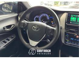 TOYOTA - YARIS - 2021/2022 - Preta - R$ 84.900,00