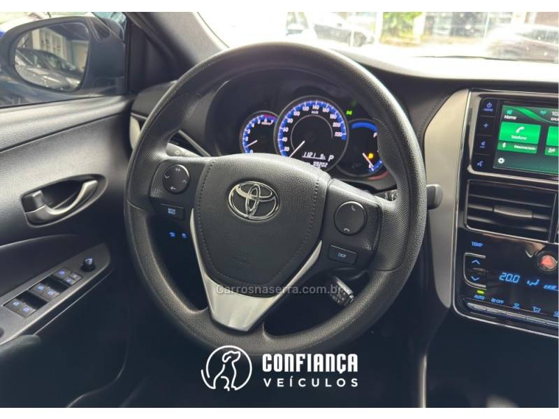 TOYOTA - YARIS - 2021/2022 - Preta - R$ 84.900,00