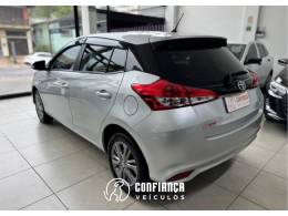 TOYOTA - YARIS - 2020/2021 - Prata - R$ 84.900,00
