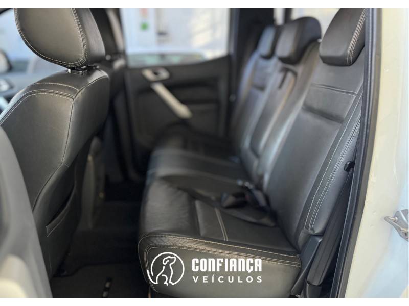 FORD - RANGER - 2012/2013 - Branca - R$ 99.900,00