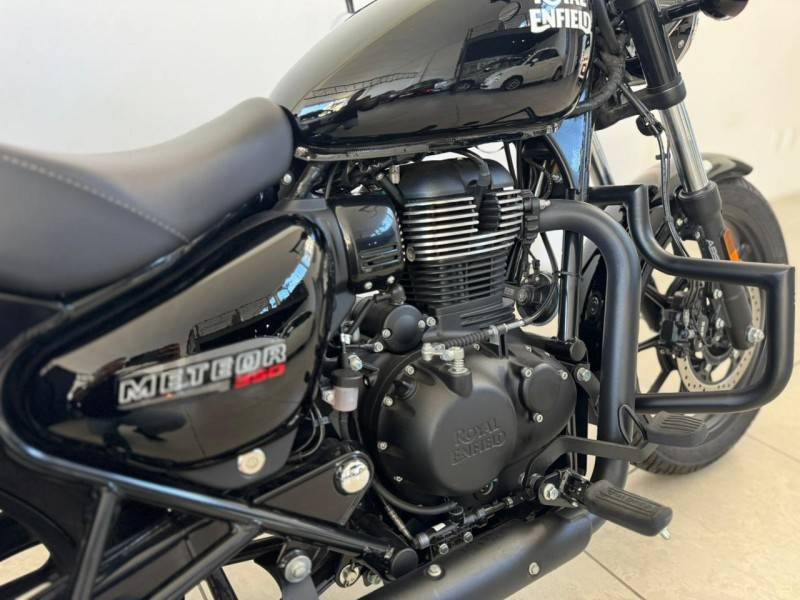 ROYAL ENFIELD - METEOR FIREBALL RED - 2025/2025 - Preta - R$ 22.900,00