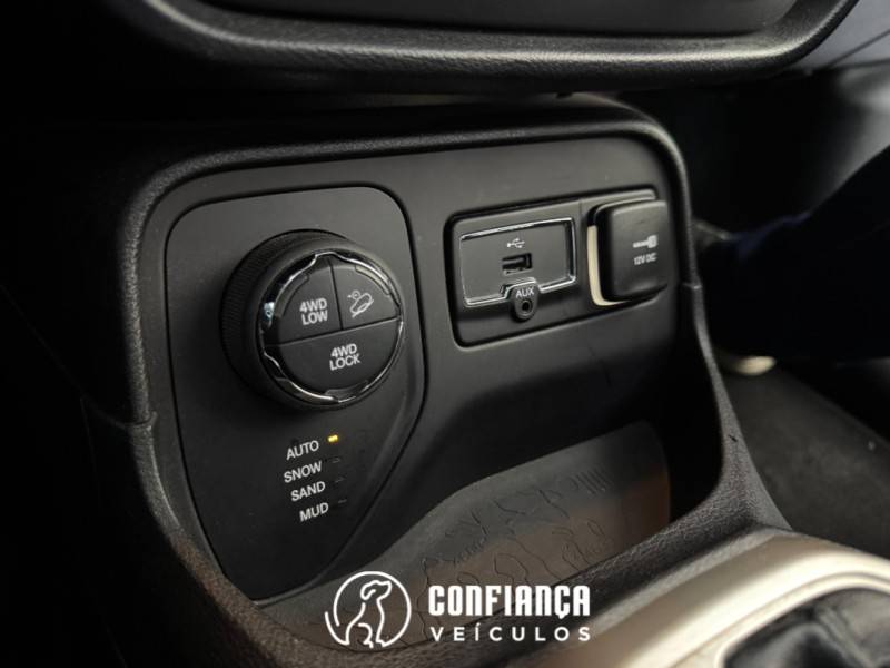 JEEP - RENEGADE - 2015/2016 - Branca - R$ 79.900,00