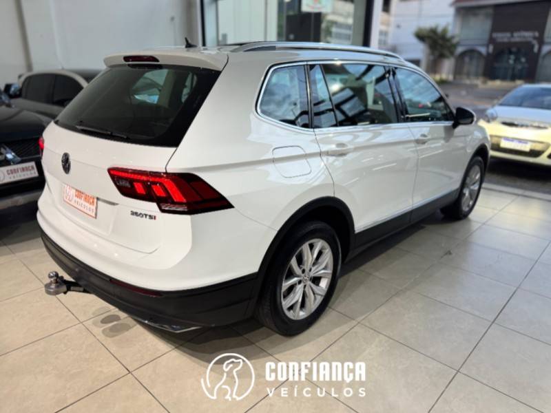 VOLKSWAGEN - TIGUAN - 2018/2019 - Branca - R$ 119.900,00
