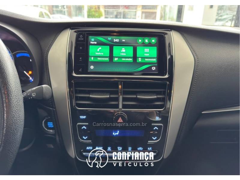 TOYOTA - YARIS - 2021/2022 - Preta - R$ 84.900,00