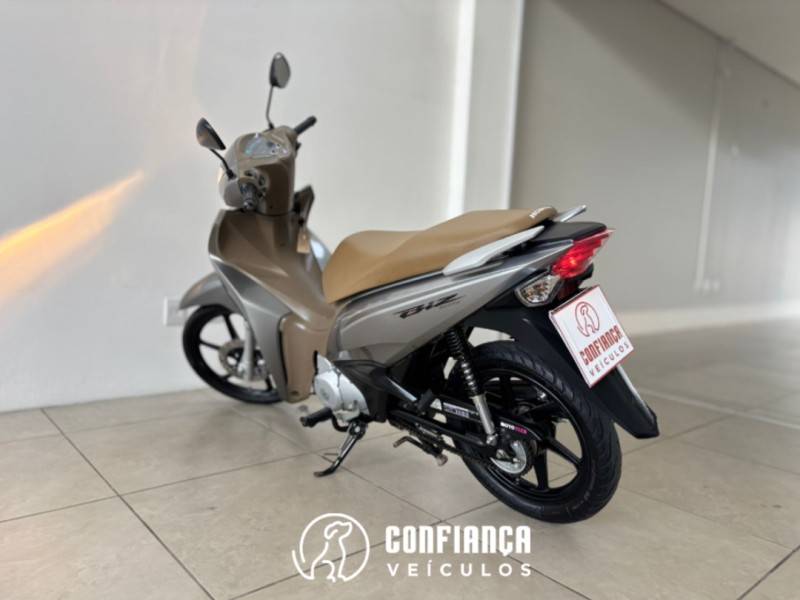 HONDA - BIZ 125 - 2019/2019 - Prata - R$ 15.490,00