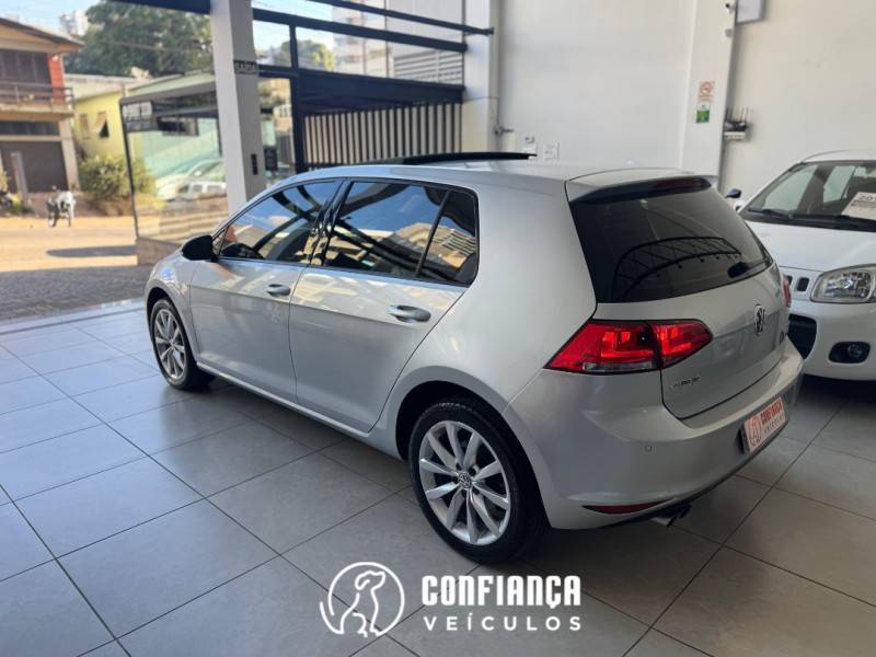 VOLKSWAGEN - GOLF - 2015/2015 - Prata - R$ 76.900,00