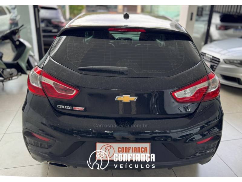 CHEVROLET - CRUZE - 2018/2019 - Preta - R$ 88.900,00