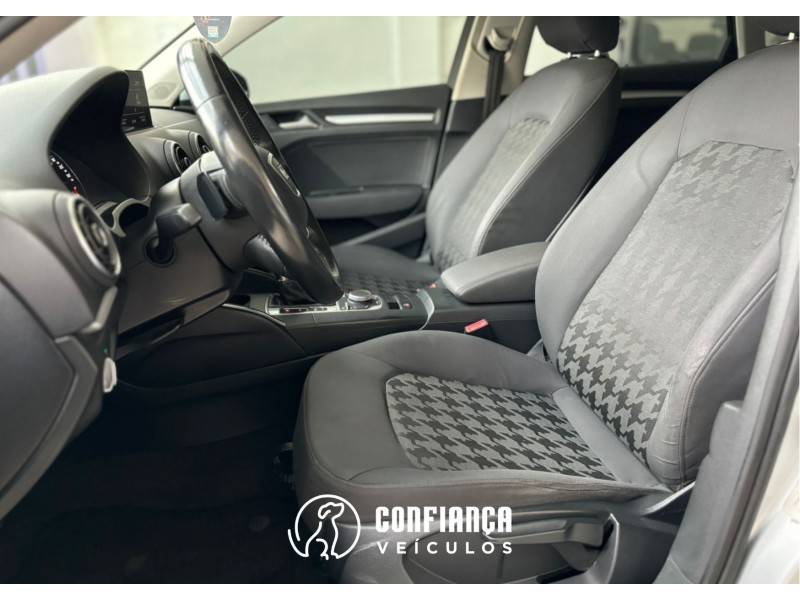 AUDI - A3 - 2014/2014 - Prata - R$ 71.900,00