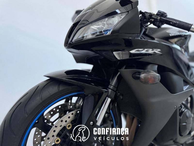 HONDA - CBR 600RR - 2008/2008 - Preta - R$ 43.900,00